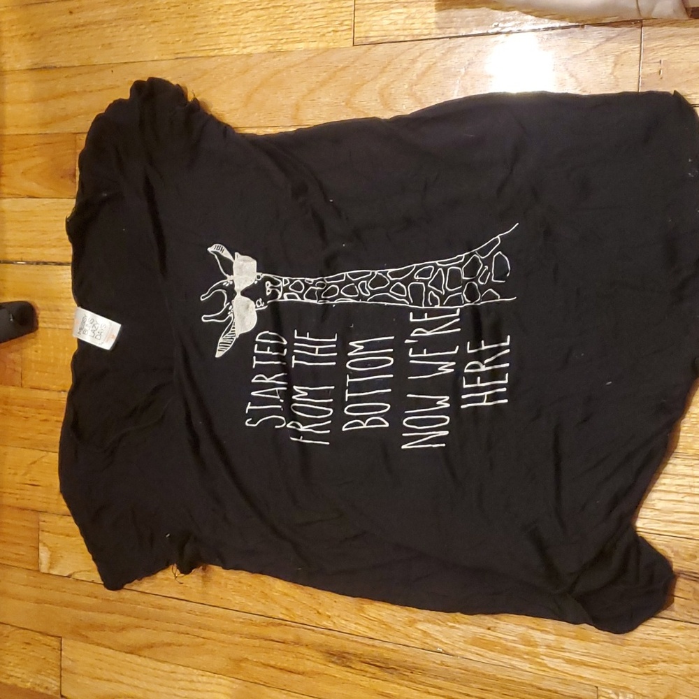 3/$15 sale Giraffe shirt
